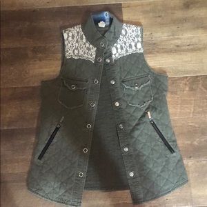 BKE Gimmicks Military Green Lace Vest Size Small
